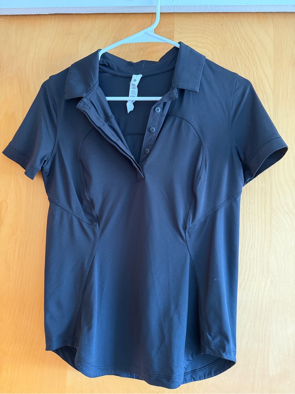 Lulu Lemon black womens collared athletic t shirt - Picture 4 of 4